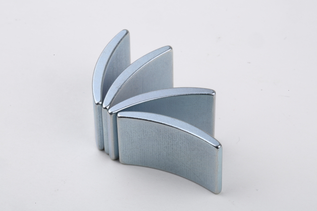 แม่เหล็กถาวรนีโอไดเมียมหายากในมอเตอร์ฉุด